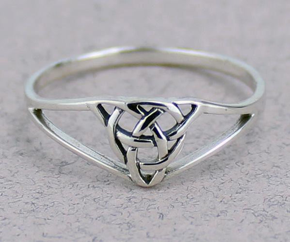 Triquetra Ring - DragonSpace Gift Shop